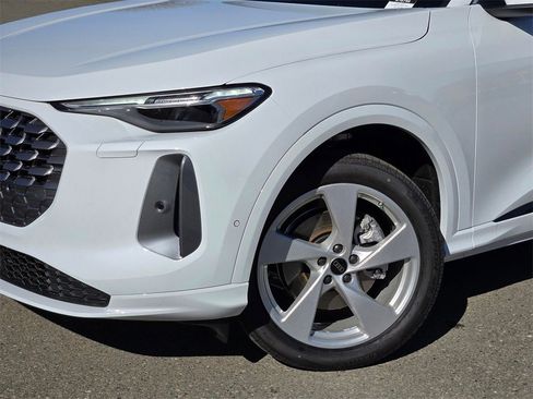 New 2025 Audi Q5 2.0T Premium Plus image 9