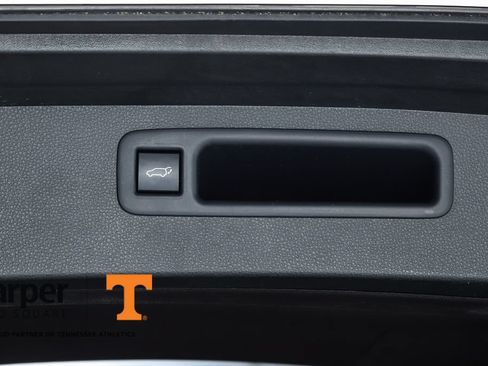 Used 2020 Toyota Highlander XLE AWD/4WD image 30