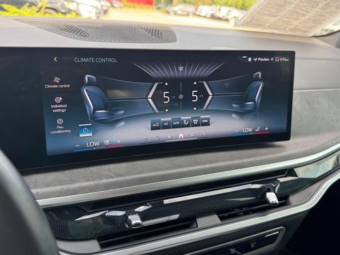 Used 2024 BMW X5 xDrive50e w/ M Sport Package AWD/4WD image 17