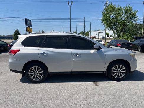 Used 2015 Nissan Pathfinder SV image 4