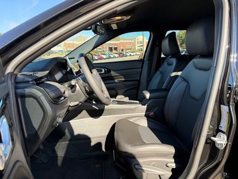 New 2026 Jeep Compass Latitude image 13