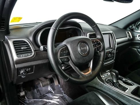 Used 2018 Jeep Grand Cherokee Altitude RWD image 4