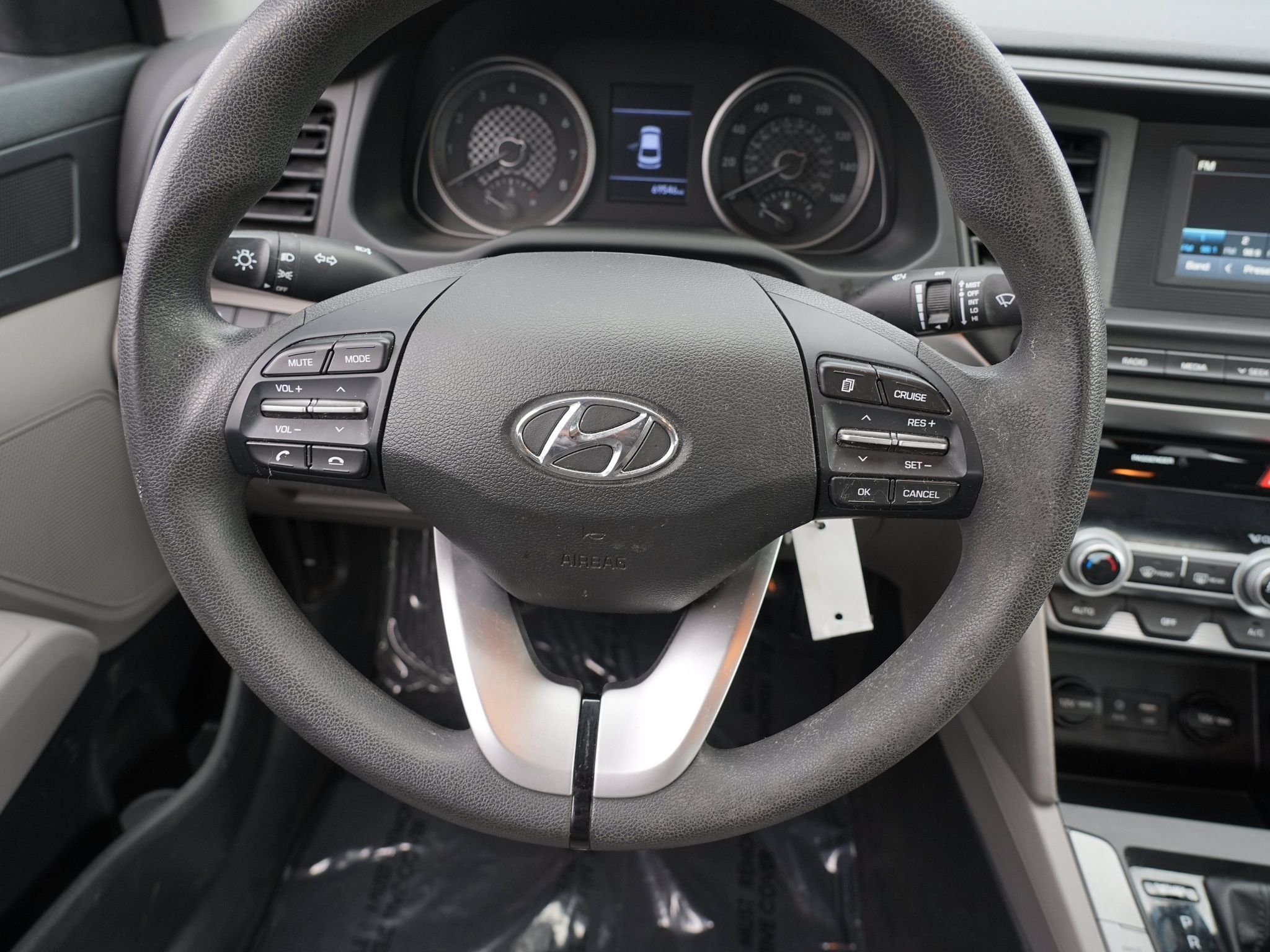 Used 2020 Hyundai Elantra SE FWD image 25