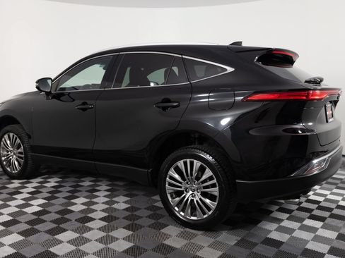 Used 2024 Toyota Venza XLE AWD/4WD image 4