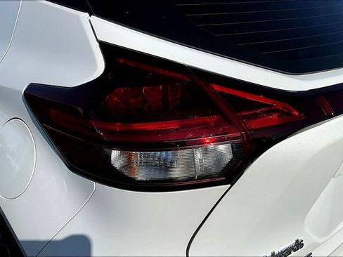 Used 2024 Nissan Kicks SR w/ SR Premium Package FWD image 22
