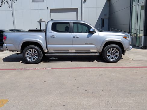 Used 2018 Toyota Tacoma Limited image 11