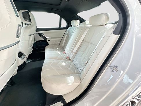 Used 2023 BMW 760i xDrive image 25
