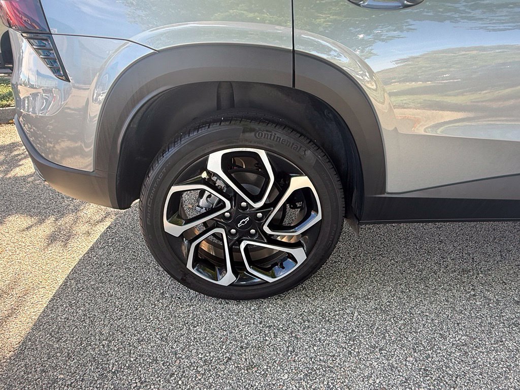 Used 2025 Chevrolet Trax RS w/ Driver Confidence Package FWD image 31