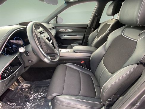 Used 2023 Genesis GV70 2.5T w/ Sport Prestige Package image 13