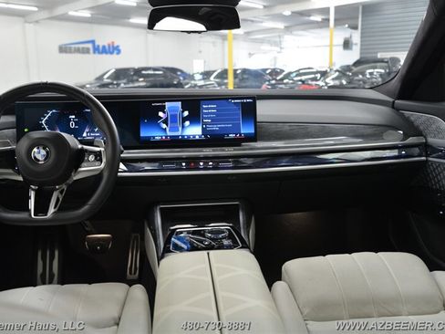 Used 2023 BMW 760i xDrive w/ Executive Package AWD/4WD image 25