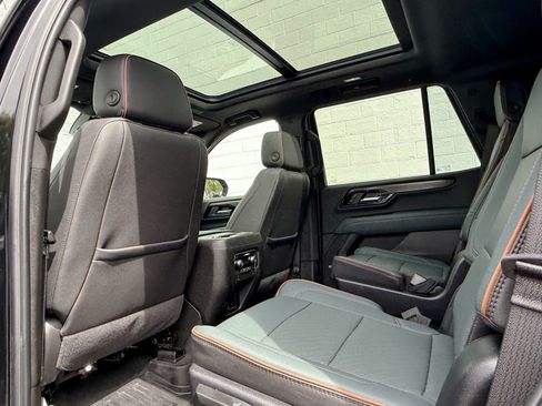 Certified 2025 GMC Yukon AT4 w/ AT4 Premium Package AWD/4WD image 37