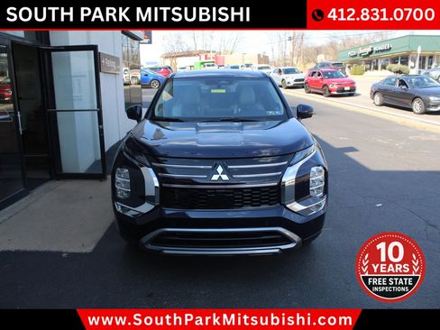 New 2025 Mitsubishi Outlander SE image 4