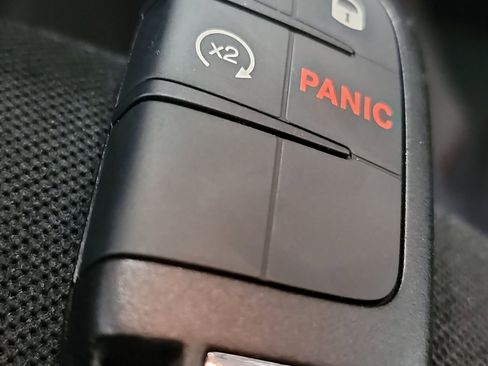 Used 2023 Jeep Renegade Latitude AWD/4WD image 31
