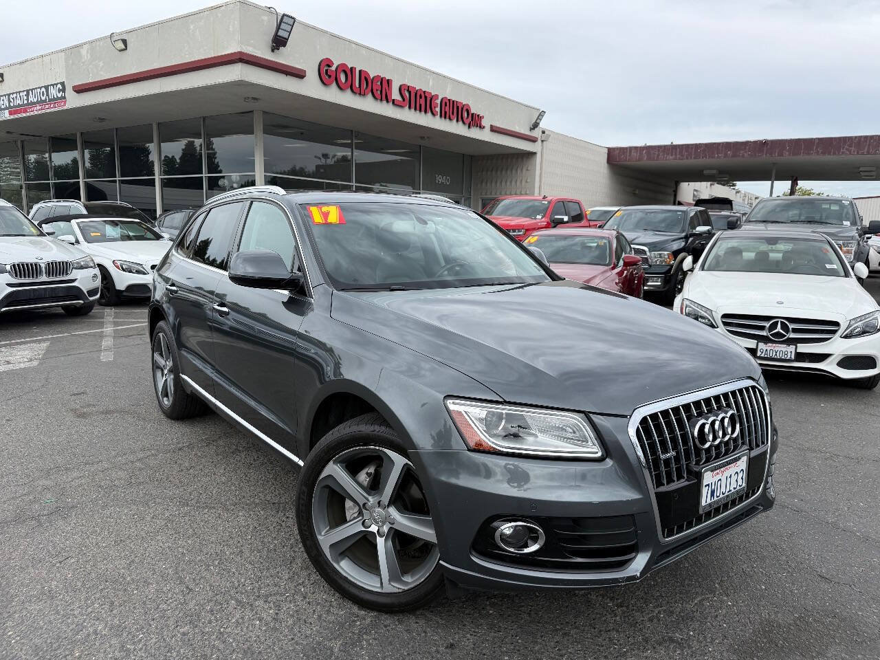 Used 2017 Audi Q5 2.0T Premium Plus w/ Technology Package AWD/4WD image 2