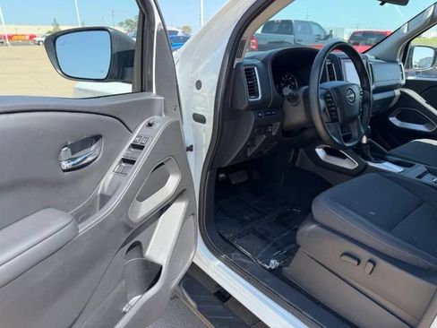 Used 2023 Nissan Frontier SV w/ SV Convenience Package RWD image 16