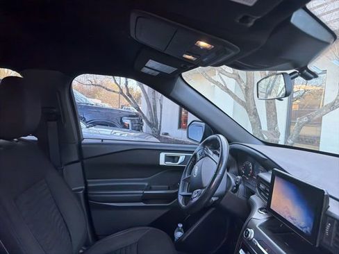 Used 2020 Ford Explorer XLT w/ Comfort Package image 9