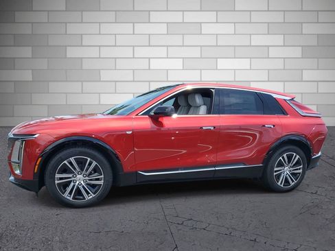 New 2025 Cadillac Lyriq Luxury image 2