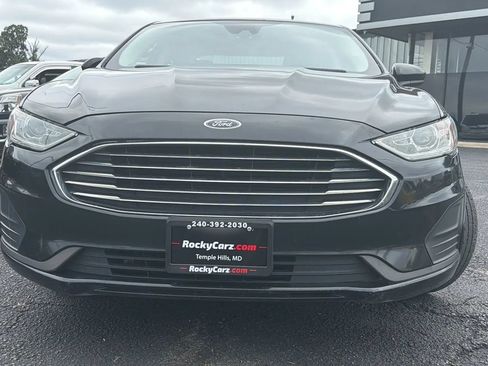 Used 2019 Ford Fusion SE FWD image 2