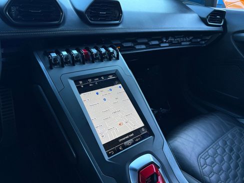 Used 2022 Lamborghini Huracan EVO image 22