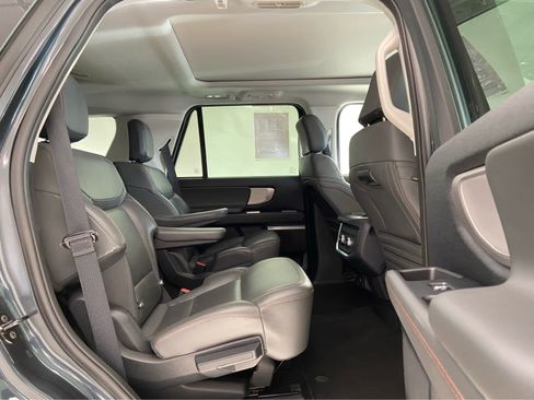 Used 2025 Ford Expedition Active image 19