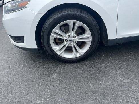 Used 2019 Ford Taurus SE FWD image 13