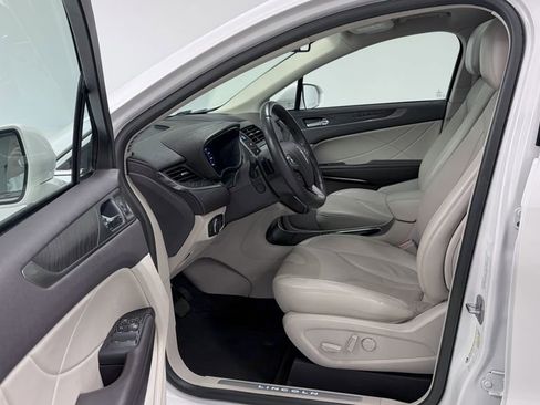 Used 2018 Lincoln MKC Reserve w/ Lincoln MKC Climate Package AWD/4WD image 12