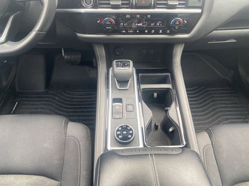 Used 2022 Nissan Pathfinder SV w/ SV Premium Package image 26