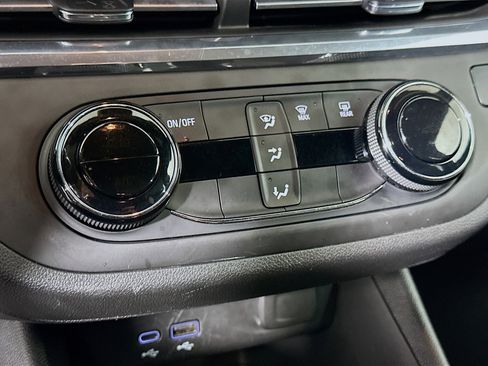 Used 2025 Buick Envista Preferred FWD image 23