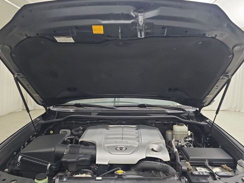 Used 2016 Toyota Land Cruiser image 32