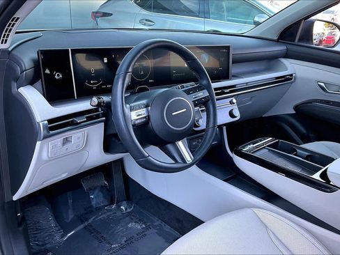 Used 2025 Hyundai Tucson Limited image 16