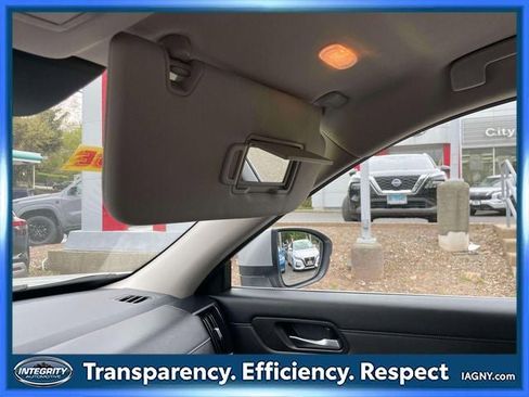 Used 2022 Nissan Pathfinder SV AWD/4WD image 32