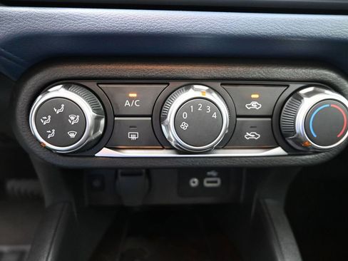 Used 2025 Nissan Versa SV w/ Trunk Package FWD image 19