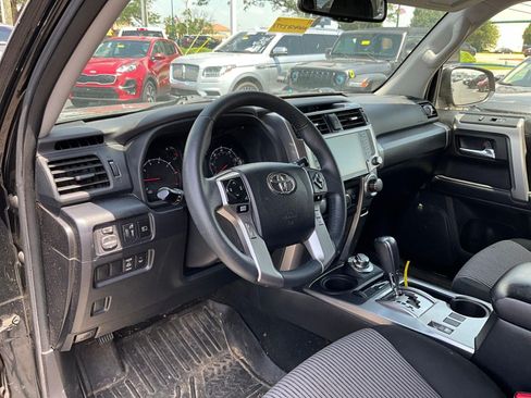 Used 2022 Toyota 4Runner SR5 AWD/4WD image 16