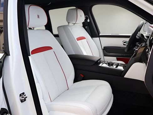 New 2026 Rolls-Royce Cullinan Black Badge AWD/4WD image 24