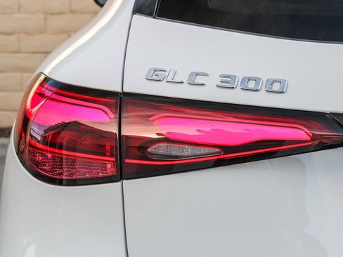 Used 2025 Mercedes-Benz GLC 300 image 9