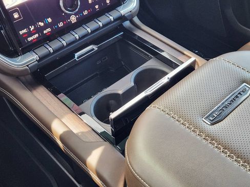 Certified 2025 GMC Yukon Denali Ultimate w/ LPO, Floor Liner Package AWD/4WD image 20