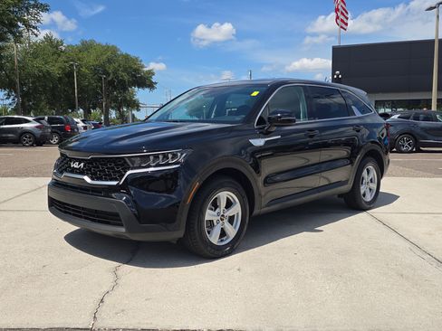 Certified 2023 Kia Sorento LX FWD image 3