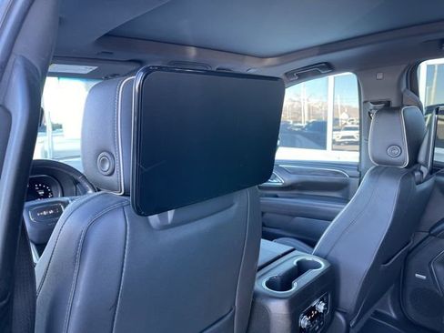 Used 2022 GMC Yukon XL SLT w/ SLT Premium Package image 15