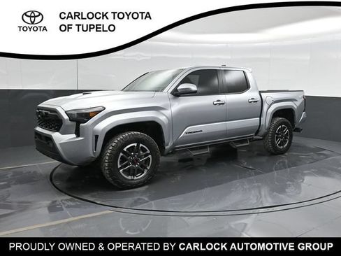 Used 2025 Toyota Tacoma TRD Sport w/ TRD Sport Upgrade Package AWD/4WD image 9