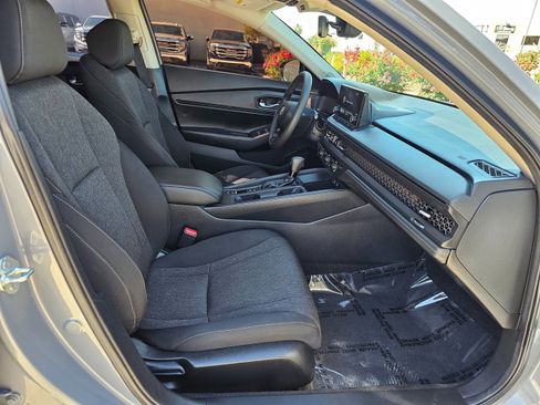 Used 2025 Honda Accord SE image 27