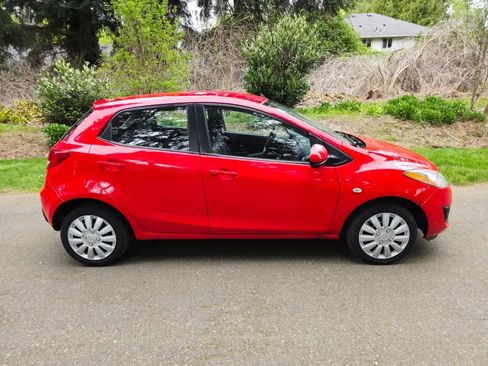Used 2014 MAZDA MAZDA2 Sport FWD image 6