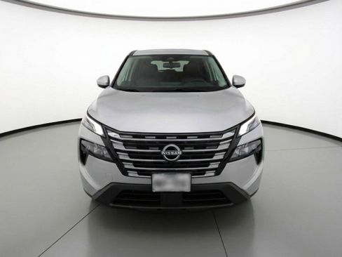 Used 2025 Nissan Rogue SV image 2