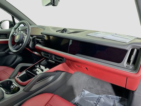 New 2026 Porsche Cayenne image 31