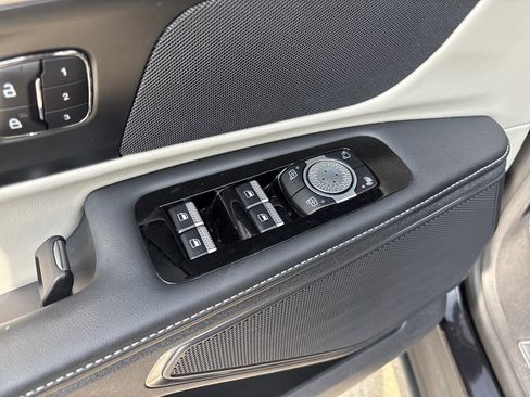 Used 2024 Lincoln Nautilus Premier image 13