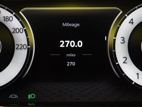 Used 2025 Aston Martin V8 Vantage Coupe image 20