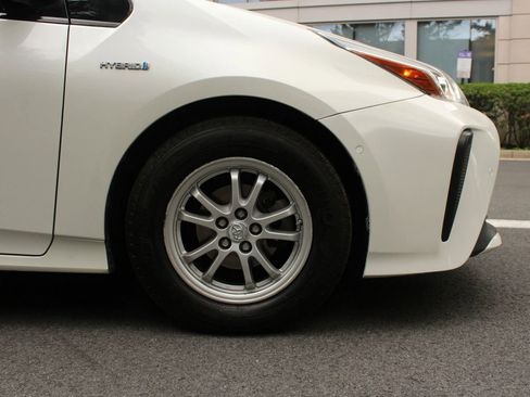 Used 2019 Toyota Prius LE w/ Carpet Mat Package FWD image 4