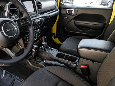 Used 2023 Jeep Wrangler Unlimited image 24