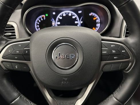 Used 2021 Jeep Grand Cherokee Laredo image 13