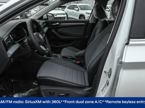 Used 2026 Volkswagen Jetta SE FWD image 5