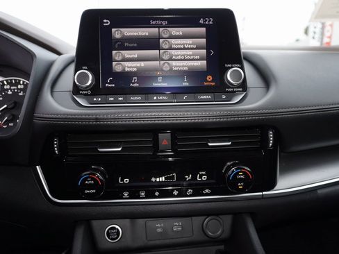 Used 2022 Nissan Rogue SV image 18